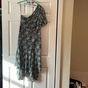 ASTR the label’s SANTORINI FLORAL ONE SHOULDER MIDI DRESS